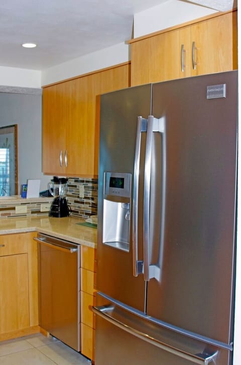 Fully-equipped granite kitchen