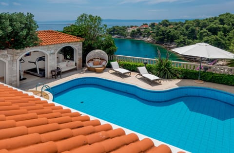 One of the largest private pools on Brač with sea views and total privacy