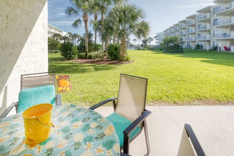 Patio - Patio features a table with seating for four and an electric grill for outdoor barbequing. Perfect spot to relax and unwind!