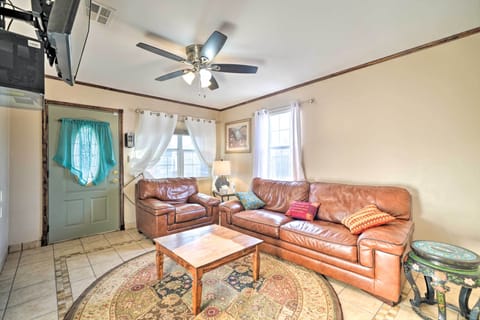 Living Room | Cable TV