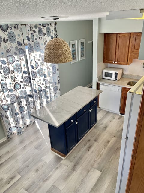 Another view of the kitchen 