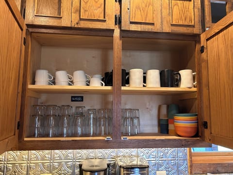 Cups, glasses and kids dishes