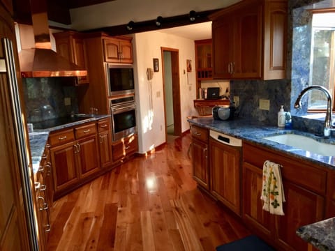Beautiful kitchen w/ blue granite countertops