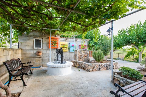 RELAX IN THE BACKYARD
