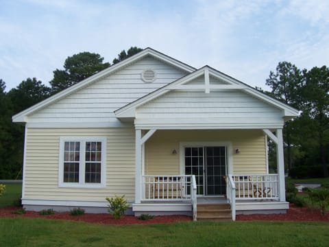 Front porch overlooking the golf course