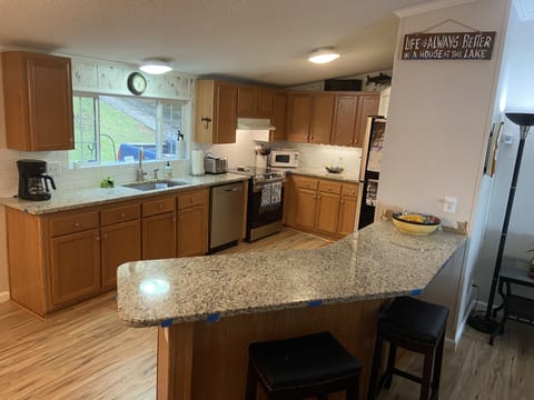 Kitchen, nicely equipped.