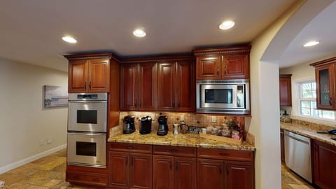 2 regular 12 cup ground coffee pots, 1 Keurig