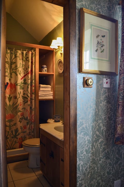 Lady Maxwell Room Bathroom