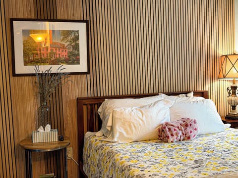 Cozy and Comfortable. The Queen Size Bed is an amazing nights sleep.