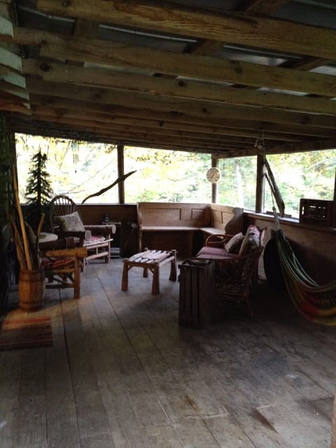 Spacious Screen pourch