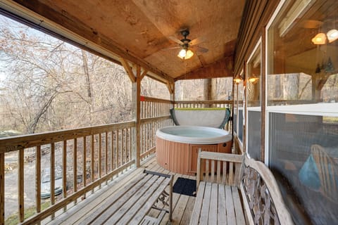 Covered Deck | Hot Tub