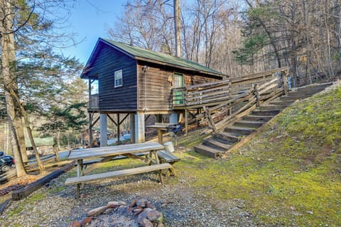 Bryson City Vacation Rental | Studio | 1BA | 416 Sq Ft | Stairs Required