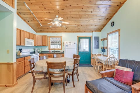 Dining Table | Dishware Provided