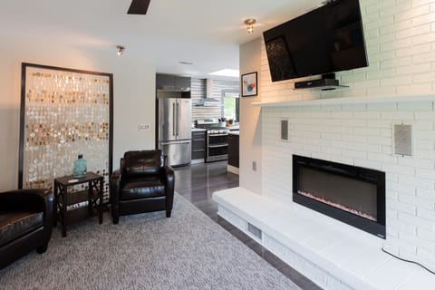 Living Room w/ gas fireplace and flat screen TV