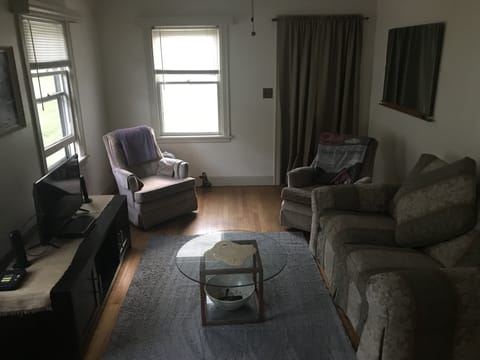 Livingroom with WiFi and Streming TV