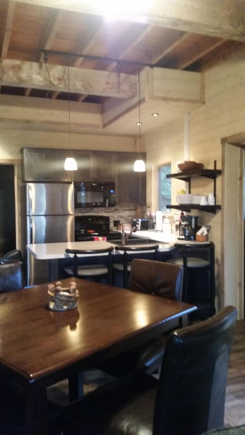 Dining - Breakfast Bar  - Full Kitchen