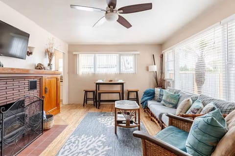 Make plans for your fun day at the zoo in this snug comfortable living room