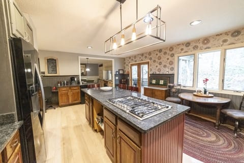 Kitchen complete with: 
Copper Cookware 
Gas cooktop 
Wustof knives
Coffee bar