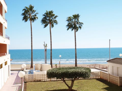 Apartment on the beachfront of La Concha beach with views of the garden, pool and beach.
