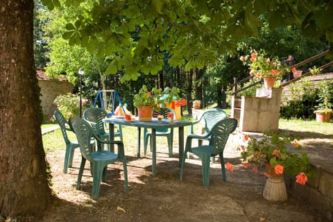 Outdoor with  BBQ and table for everything