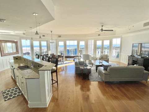 270 degree views at Great room at Breathtaking!