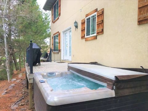 Enjoy your own private hot tub off back deck with a park view