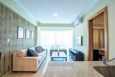 The Spacious Livingroom 