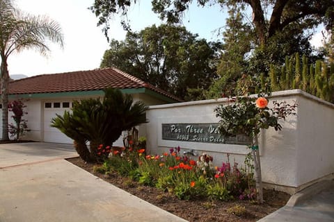 Welcome to Par Three Villas.  A secluded three home resort surrounded by nature.