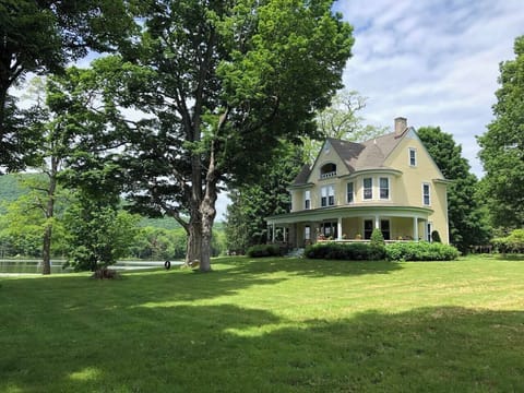 Oh what a beautiful day ... unwind, swim, fish, kayak, bike and hike!