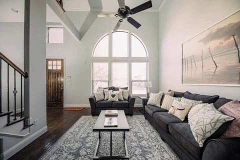 “We stayed in this lovely town house for three weeks. It is newly updated and modern, immaculate, has everything you need (and more) and in a very central (walkable) location to shops & restaurants/nightlife. There's even a well-stocked mini-market and a dry cleaners around the corner. 

The town house is in Plano right off a major highway which makes Dallas (15 minutes) and Frisco (5 minutes) easily accessible, if needed. 

And most importantly, Zvi is a wonderful host. He bent over backwards for us and always replied promptly (within minutes). We already have our next stay booked for ten days...that's how much we loved it!” - Suzanne *****