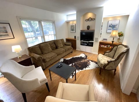 LED TV & Roku, Bluetooth Speaker, Queen Sleeper w/ Gel Memory Foam Mattress