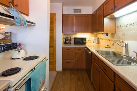 Newly remodeled kitchen with complete cooking ware.