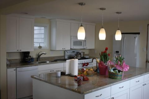 New Kitchen installed in 2013!