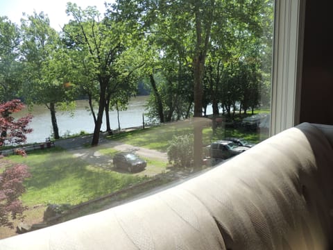 Complete relaxation as you watch the powerful Potomac roll past the window. 