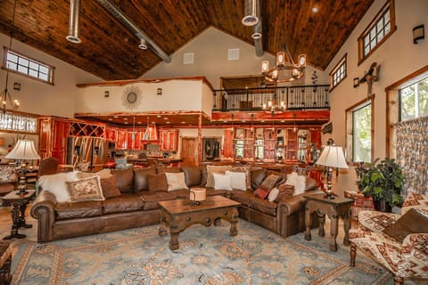 View of great room
#Frio #Frioriver #Garner #Neals 