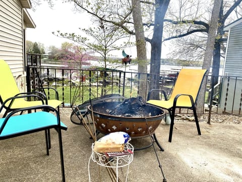 Firepit - s'mores are a must! Firewood provided.