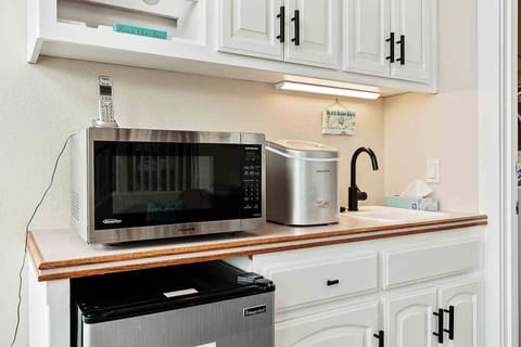 Kitchenette on 2nd floor - Ice maker, mircrowave, mini-fridge