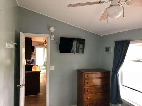 Queen size bedroom with smart tv