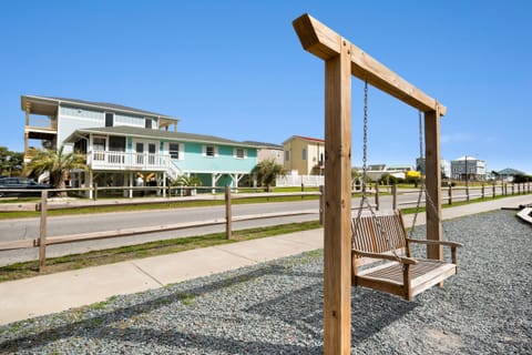 Heron Lookout Park / Exterior - West