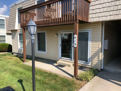 Welcome to our beach get-away! Located in a courtyard, the condo faces the pool.
