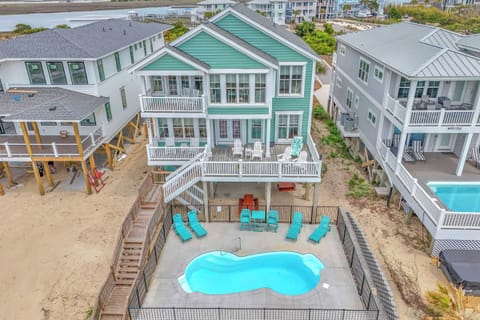 Exterior - Oceanfront / Pool Area