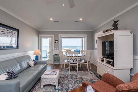 Living / Sitting Area - South