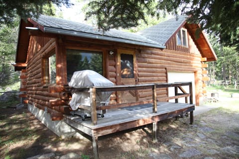 “River Lane Loft” Cabin - great affordable little cabin with all the amenities 