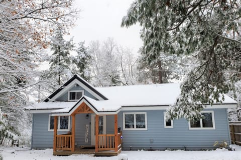 The cottage is popular with snowmobilers.  Plent of parking!
