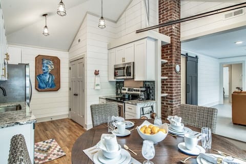 “Wonderful little house and so comfortable. We would all stay here again. Loved it so much and the breakfast place in the back yard was delicious.” - Molly ’23