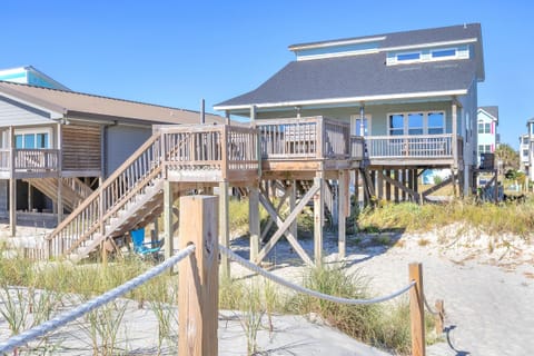 Exterior - Oceanfront / Beach Access