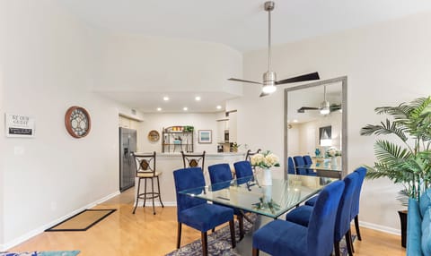 OPEN-concept Kitchen! Plenty of room for dining-Bar stools and dining chairs