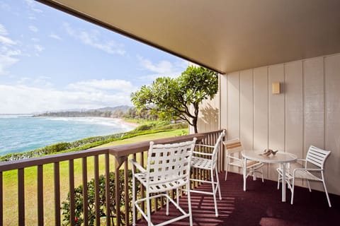 Your private lanai is ideal for enjoying meals with a spectacular view.