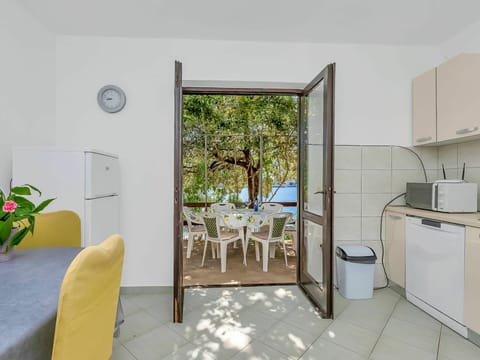 Plant, Table, Property, Furniture, Building, Door, Interior Design, Wood, Cabinetry, Floor