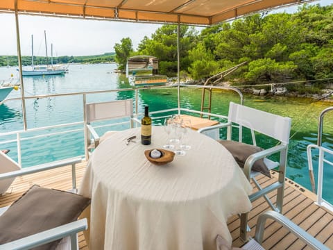 Deck, Property, Yacht, Table, Furniture, Room, Vacation, Deck, Leisure, Restaurant